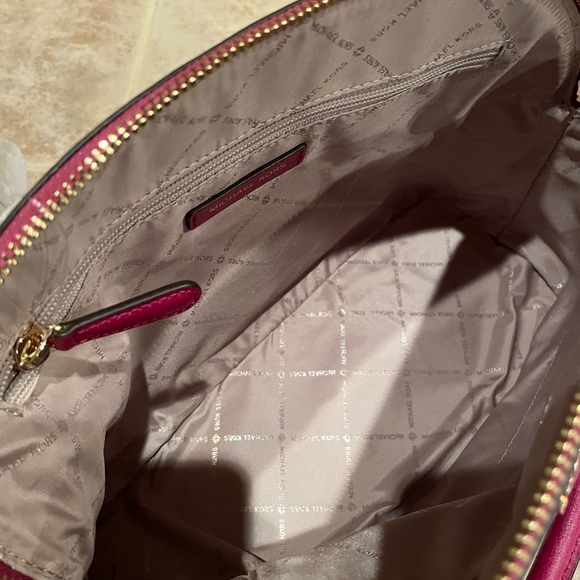 MICHAEL KORS EMMY DOME LARGE SATCHEL LEATHER SHOULDER BAG - Authentic tags shown - Picture 6 of 9